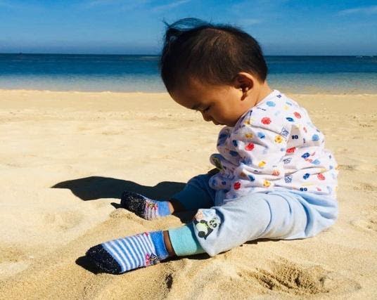 playing-in-the-sand-digital-nomad-families
